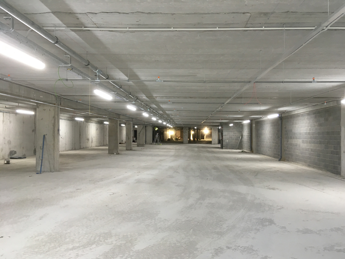 Plataforma esquiable y aparcamiento subterráneo